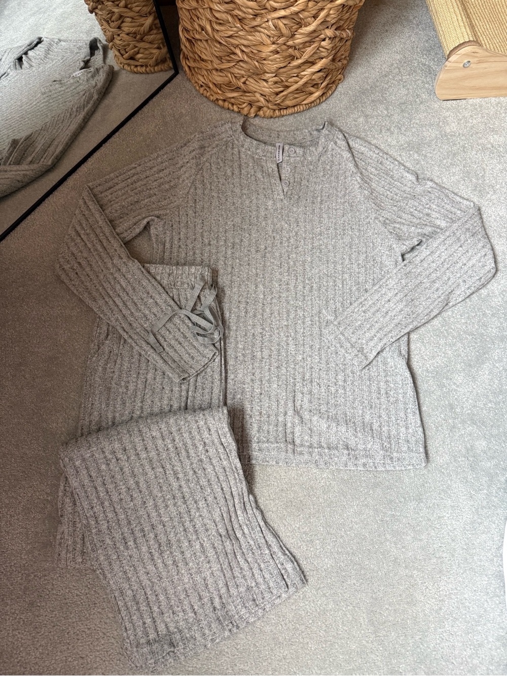 Women's Ribbed V‑Neck Sweater in Light Gray